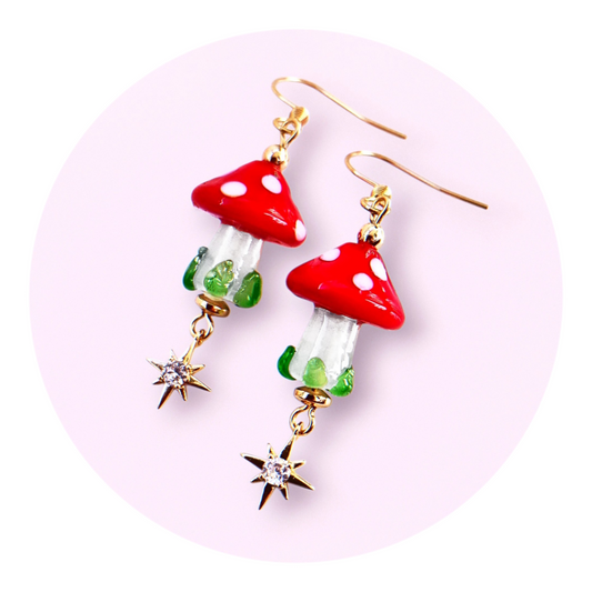 Röda flugsvampar med stjärnor