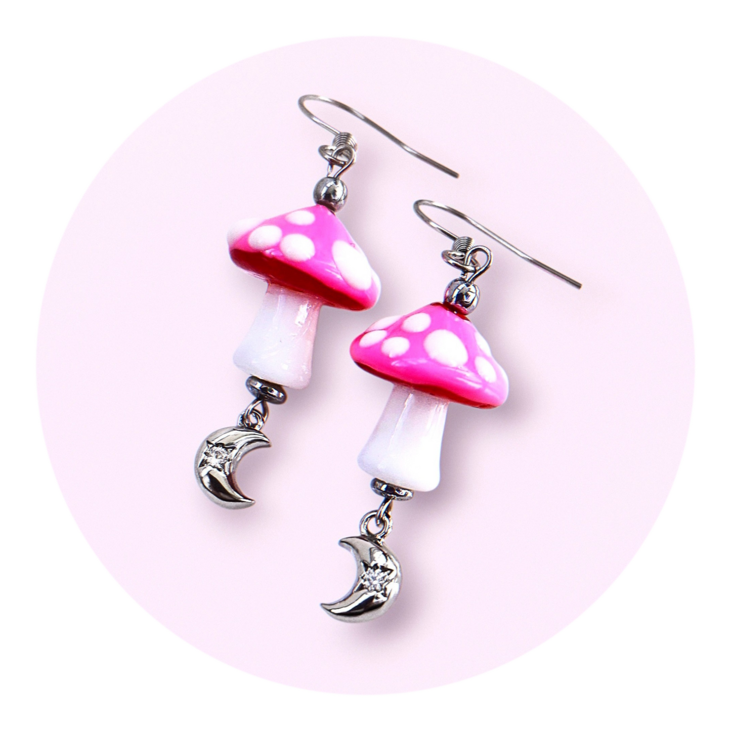 Rosa flugsvampar med månar