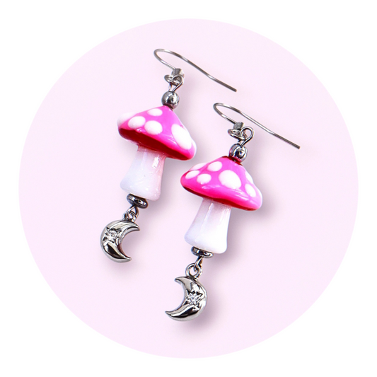 Rosa flugsvampar med månar