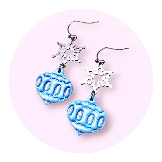 Julkulor med snöflingor, baby blue glitter