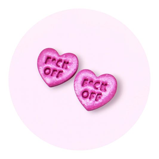 F*CK OFF, rosa hjärtan (studs)